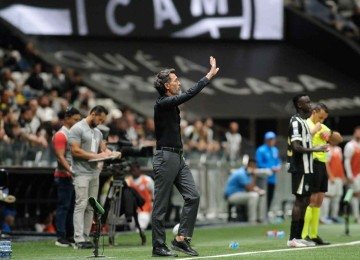 Técnico Eduardo Domínguez ajeitou o time do Galo durante a parada para a Copa do Mundo -  (crédito: Alexandre Guzanshe/EM/D.A.Press)