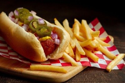 No Dia Mundial do Cachorro-Quente, a iguaria &eacute; celebrada em Belo Horizonte com seus variados acompanhamentos -  (crédito: Freepik)