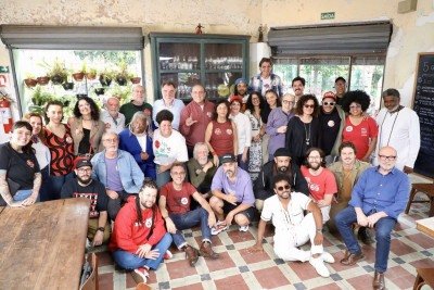Durante encontro, Patrus criticou o tratamento dado à cultura pelos últimos governos e afirmou que pretende estimular o setor -  (crédito: Campanha Patrus/Divulgação)