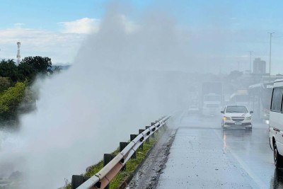 A situação exige atenção dos motoristas que trafegam pelo local -  (crédito: Edésio Ferreira/EM/D.A Press)
