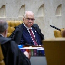 Fachin dá 48 horas para chefe da PF se manifestar sobre permanência no cargo