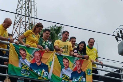 Flávio segue em direção ao Centro da cidade, onde fará discurso em carro de som nos cruzamentos entre as ruas Halfeld e Batista de Oliveira -  (crédito: Bruno Luis Barros/EM/D.A Press)