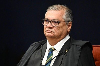 Comentarista da Globo News se indignou com decisão de Dino e 'bangue-bangue judicial' -  (crédito: Evaristo Sá/AFP)