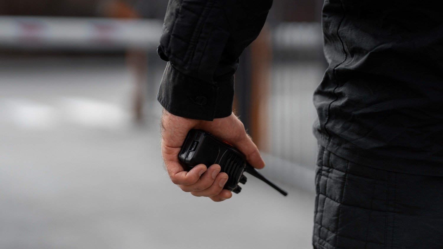 A coordena&ccedil;&atilde;o por r&aacute;dio &eacute; vital para o sucesso de opera&ccedil;&otilde;es complexas como a &lsquo;Opera&ccedil;&atilde;o Meridian&rsquo; no resgate de desaparecidos -  (crédito: Freepik)