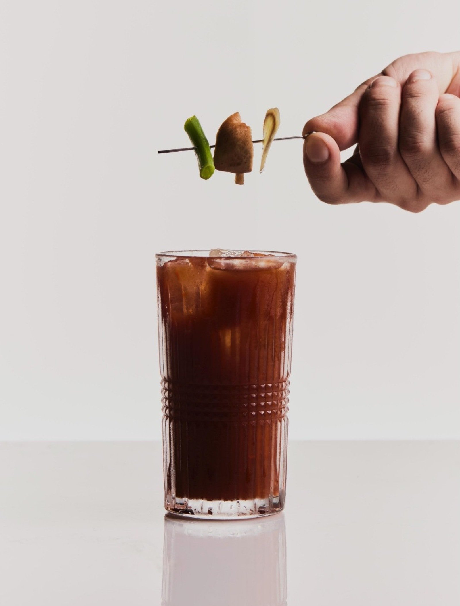 O destilado japon&ecirc;s shochu e a pasta de pimenta fermentada gochujang d&atilde;o um toque asi&aacute;tico ao Bloody Mary do Koboshi 