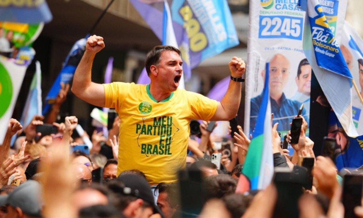 Aliados de Flávio veem ‘correção de rota’ e derrota de Moraes, mas temem retaliação - (crédito: Foto: Vittor Sales/Divulgação Campanha Flávio Bolsonaro)