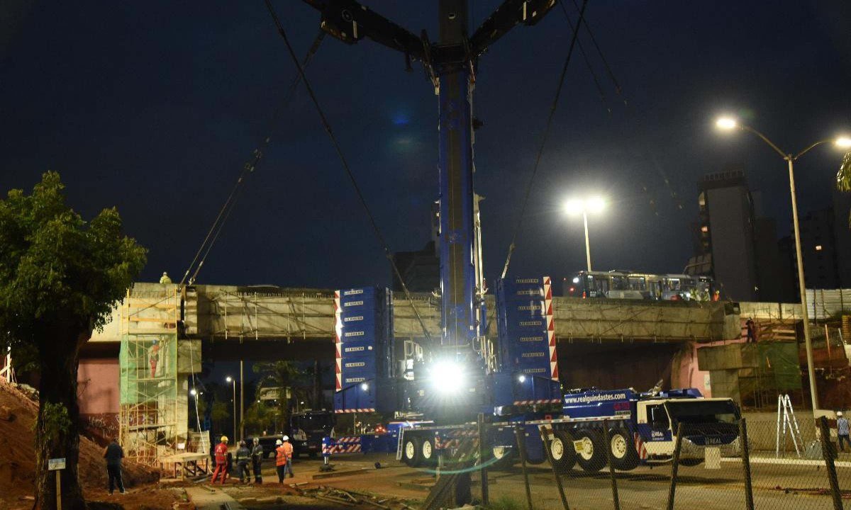 Avenida Raja Gabaglia sobre a MGC-356 - (crédito: Gladyston Rodrigues/EM/D.A. Press)