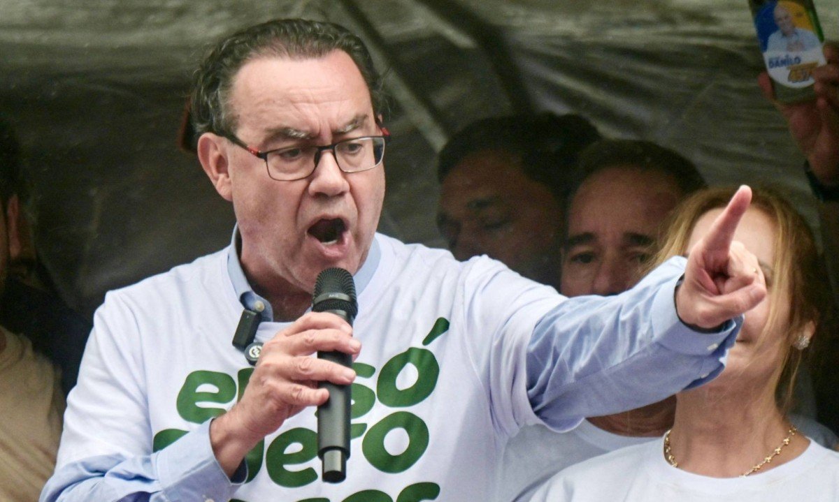 Candidato do Avante disse que Flávio teria que provar que não é corrupto para apoiá-lo - (crédito: Tércio Teixeira/AFP)