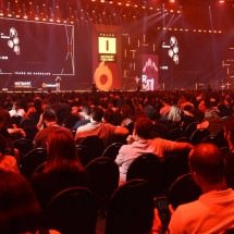 Hotmart FIRE 2026: IA e creators marcam 1º dia do evento em BH