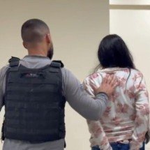Mulher é acusada de matar a mãe a marteladas após suspeita de traição - Tupi