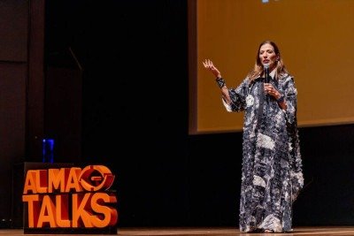 A partir de sua experiência com pacientes, famílias e histórias de despedida, a médica Ana Cláudia propõe um olhar sobre o luto -  (crédito: Alma Talks/Divulgação)