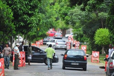 A proposta estabelece multa de R$ 1 mil para quem abordar, constranger ou cobrar valores de motoristas pela vigilância de carros, reserva de vagas ou permanência do veículo estacionado -  (crédito: Alexandre Guzanshe/EM/D.A Press)
