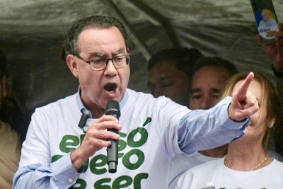 Candidato do Avante disse que Flávio teria que provar que não é corrupto para apoiá-lo -  (crédito: Tércio Teixeira/AFP)