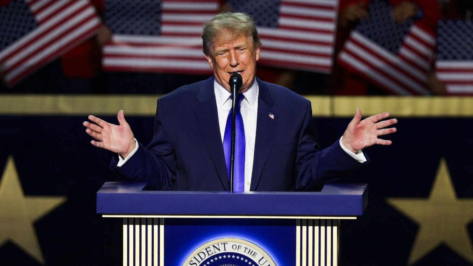 Donald Trump rometeu pagar US$ 5 mil a cada adulto dos Estados Unidos se os Republicanos vencerem as elei&ccedil;&otilde;es -  (crédito: Photo by ALEX WONG / GETTY IMAGES NORTH AMERICA / Getty Images via AFP)