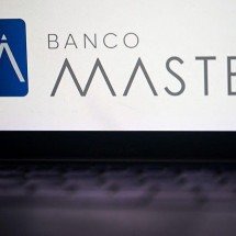 Vorcaro tinha grupo de WhatsApp para pedir orientação a chefes de supervisão do Banco Central, diz PF - BBC