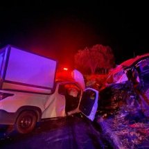 Colisão frontal deixa dois feridos e fecha rodovia em MG - Corpo de Bombeiros/Reprodução