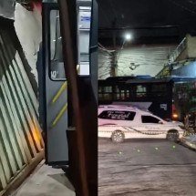 Ônibus perde controle, bate em carros e atinge muro em BH - Reprodução/Redes Sociais