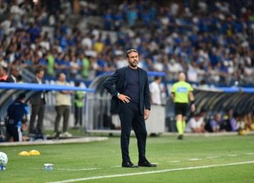Com Artur Jorge no comando, Cruzeiro foi eliminados dos torneios mata-matas, mas, na Série A, foi do Z-4 para a disputa de uma vaga na Libertadores de 2027 -  (crédito: Ramon Lisboa/EM/D.A. Press)