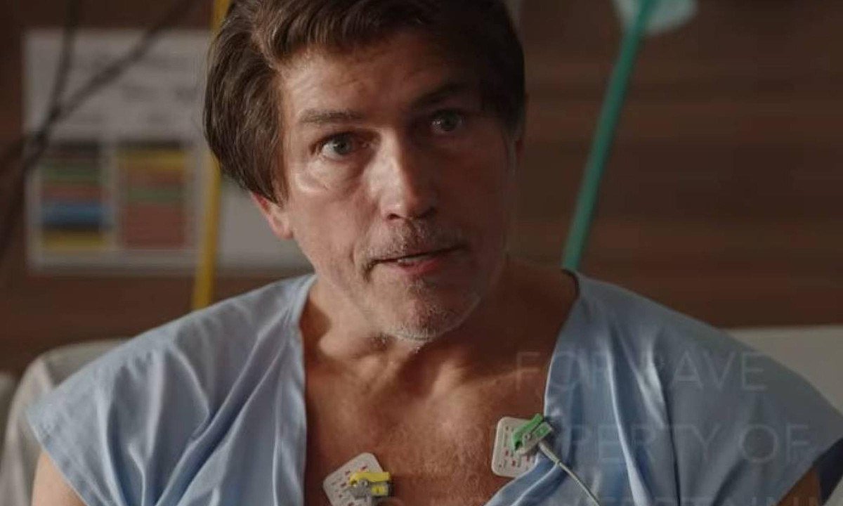 Ator Jim Caviezel em cena do trailer de 'Dark Horse', filme sobre Jair Bolsonaro - (crédito: Reprodução)