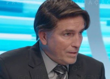 Jim Caviezel em cena de 'Dark Horse', filme sobre Jair Bolsonaro  -  (crédito: Reprodução)