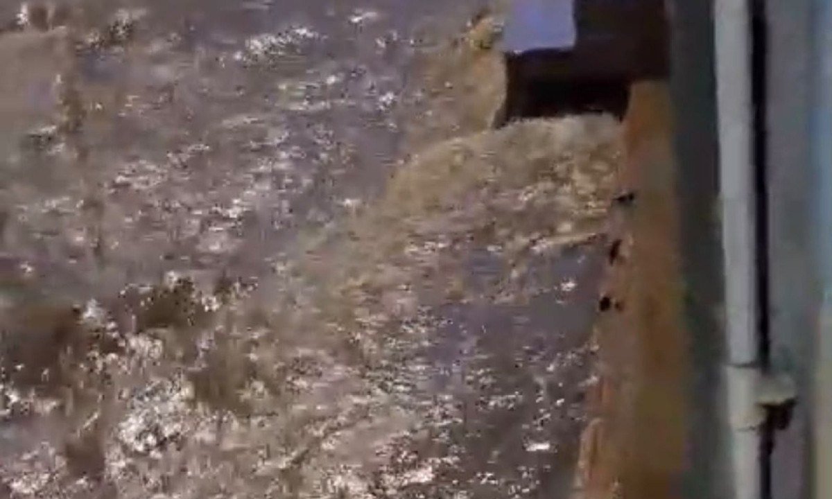Chuva forte provoca enxurradas na Vila Samag - (crédito: Reprodução/Redes Sociais )