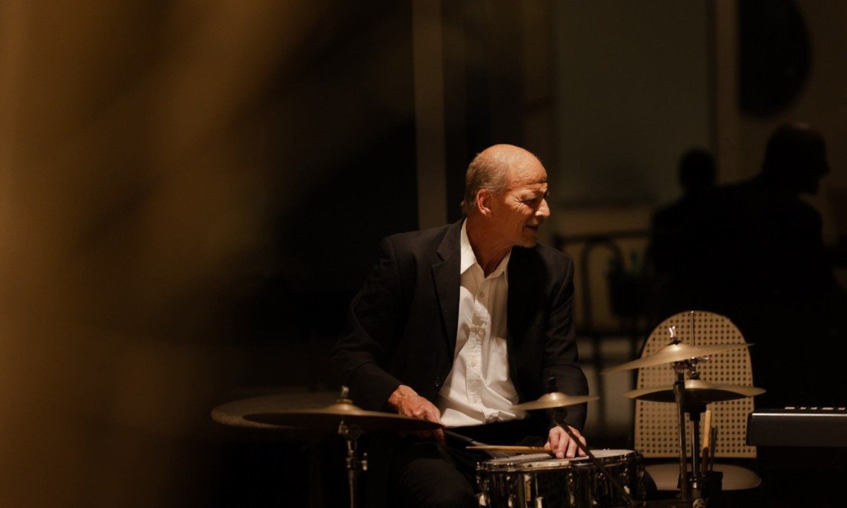 A curadoria musical do Lagar procura artistas e repertórios com qualidade e personalidade, como o baterista sueco Bo Hilbert A curadoria musical do Lagar procura artistas e repertórios com qualidade e personalidade, como o baterista sueco Bo Hilbert