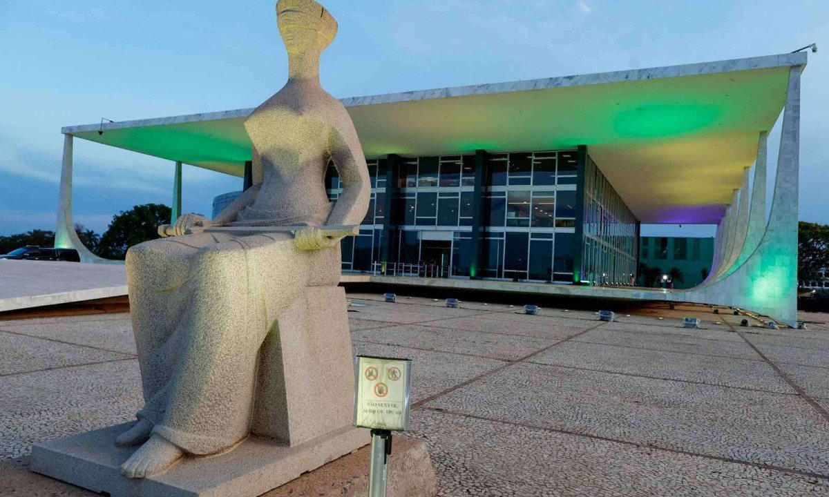 STF: Quando os julgadores parecem envolvidos nos fatos que deveriam julgar, a confiança no devido processo legal é inevitavelmente abalada
 -  (crédito: SERGIO LIMA/AFP)