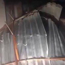 Temporal arranca telhado de escola e causa estragos no Barreiro, em BH - Reprodução/Redes Sociais