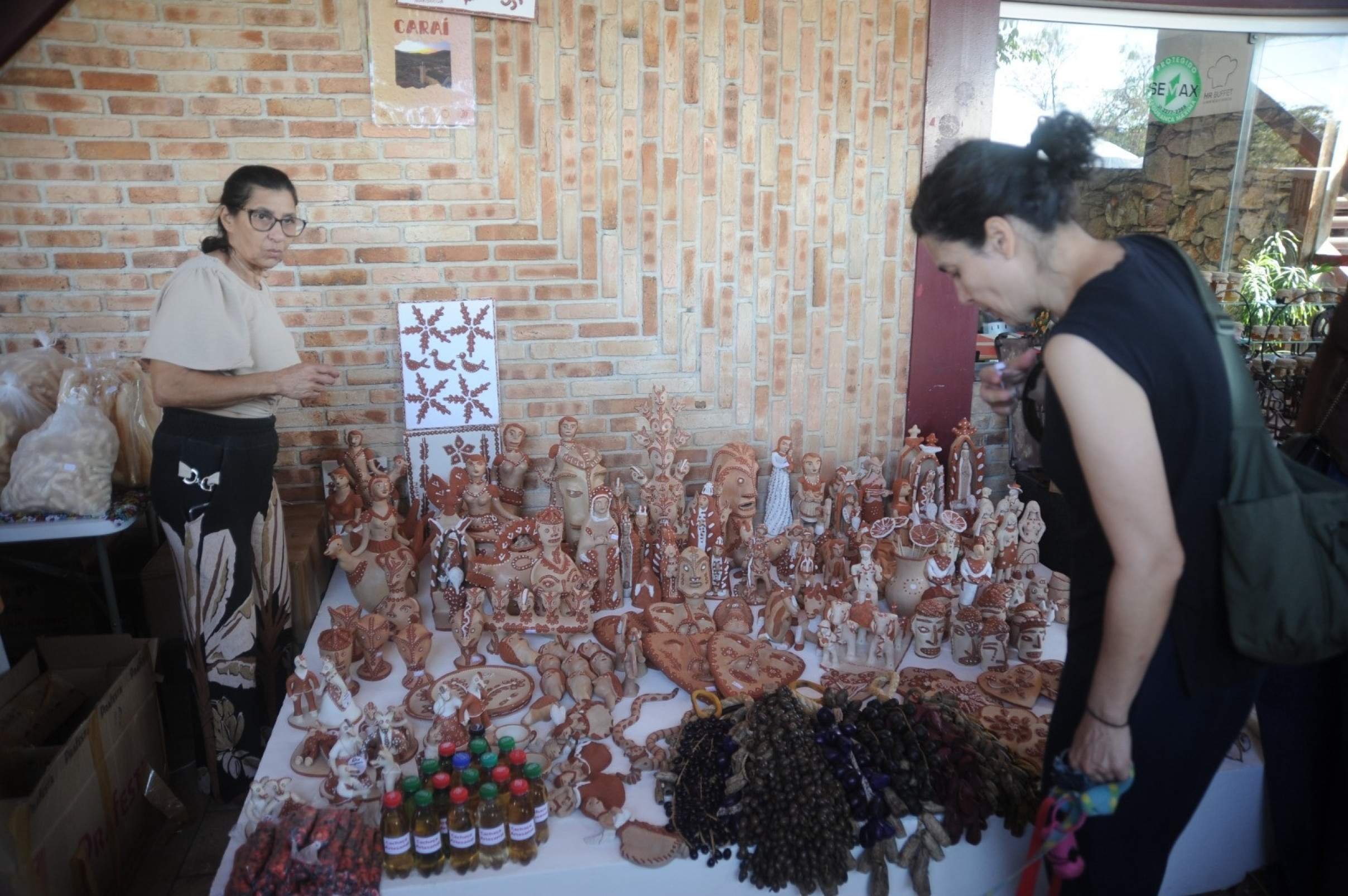 25&ordf; Feira de Artesanato do Vale do Jequitinhonha re&uacute;ne 120 artes&atilde;os na Pra&ccedil;a de Servi&ccedil;os da UFMG neste domingo