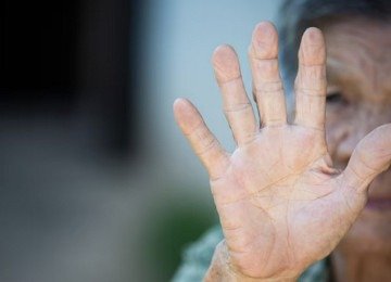 Os dois idosos foram encaminhados para um hospital, onde receberam atendimento médico (imagem ilustrativa) -  (crédito: Magnific)