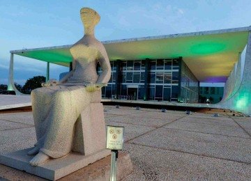 STF: Quando os julgadores parecem envolvidos nos fatos que deveriam julgar, a confiança no devido processo legal é inevitavelmente abalada
 -  (crédito: SERGIO LIMA/AFP)
