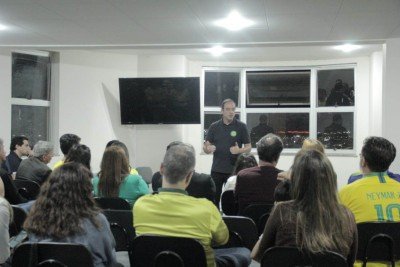 Flávio Roscoe se reúne com apoiadores em Pouso Alegre, no Sul de Minas -  (crédito: Divulgação/Campanha)