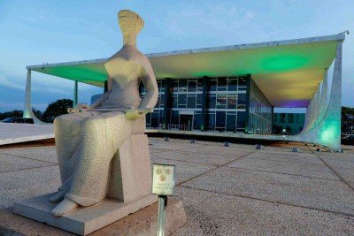 STF: Quando os julgadores parecem envolvidos nos fatos que deveriam julgar, a confiança no devido processo legal é inevitavelmente abalada
 -  (crédito: SERGIO LIMA/AFP)