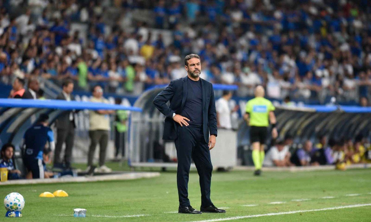 Técnico Artur Jorge tem méritos na evolução da da equipe celeste, mas também falhas pontuais -  (crédito: Ramon Lisboa/EM/D.A. Press)