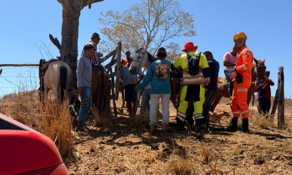 Idoso foi encontrado deitado entre pedras - (crédito: CBMMG)