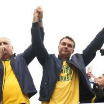 Flávio Bolsonaro vira na Quaest e reação na campanha do PL é de ‘eu já sabia’ - Foto: Charles Vieira/Divulgação Campanha Flávio Bolsonaro
