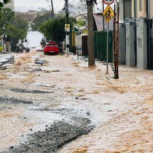 Chuva forte volta a atingir BH nesta segunda-feira; capital está sob alerta - Edésio Ferreira/EM/D.A Press