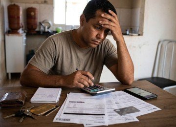 Proporção de consumidores com alguma conta em atraso também apresentou queda de 65,3% para 63,3%. -  (crédito: Fecomércio MG/Divulgação)