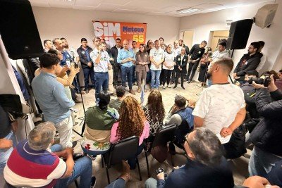 Simões em encontro com prefeitos e lideranças em Itajubá -  (crédito: Campanha Mateus Simões)