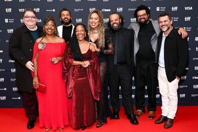 Elenco de "Vicentina pede desculpas" no tapete vermelho do Festival de Toronto     -  (crédito:  Joshn Salangsang/Sutterstock Ima)