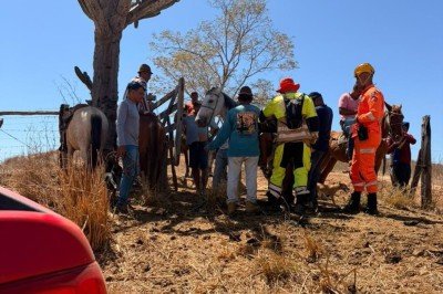 Idoso foi encontrado deitado entre pedras -  (crédito: CBMMG)