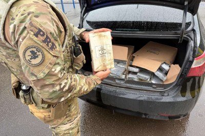 Polícia Rodoviária Federal (PRF) apreendeu na manhã desta terça-feira, 47Kg de cocaína na BR-262, em Juatuba -  (crédito: Divulgação/PRF)