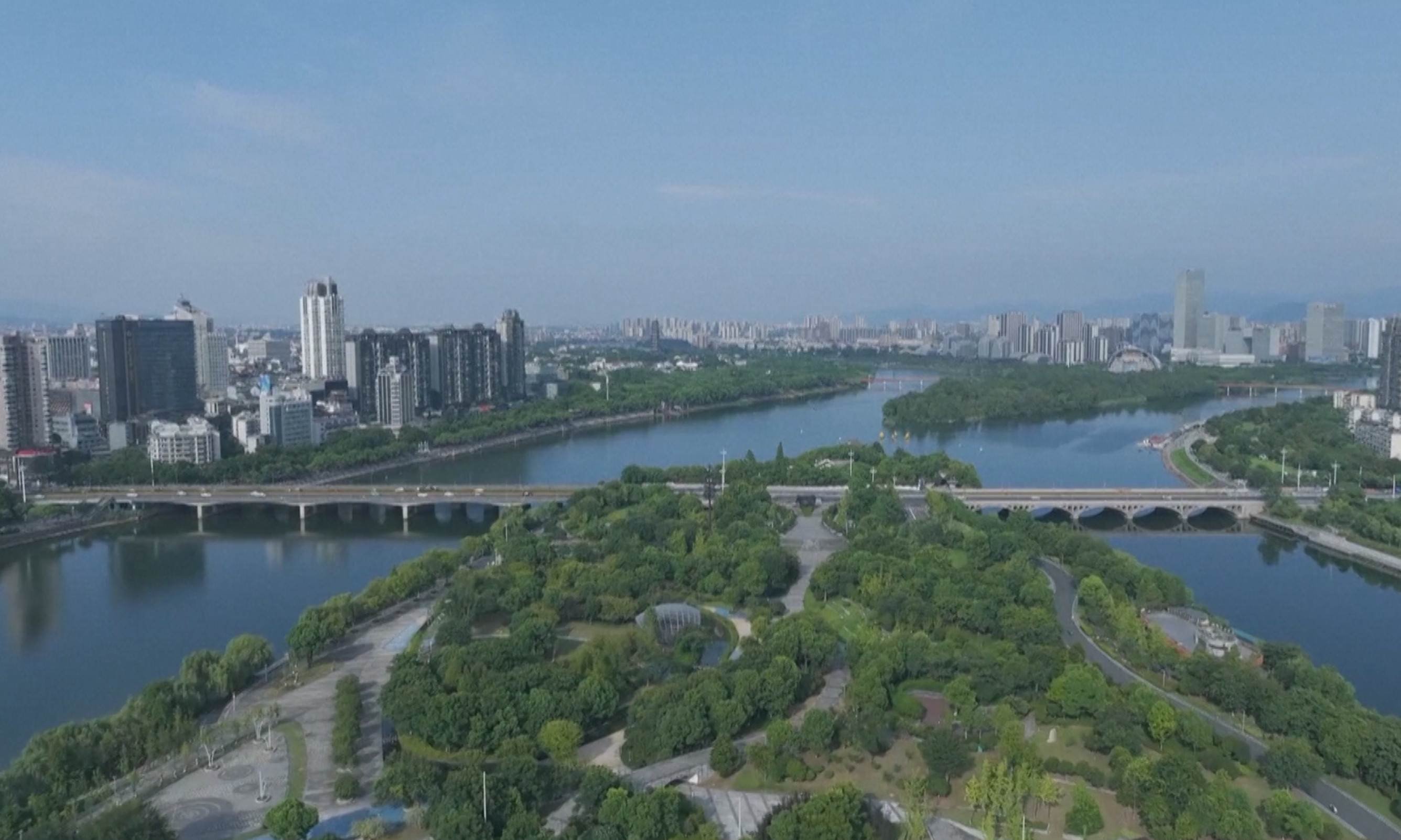 Jinhua, China: "E aqui vai um lembrete importante: todas essas adapta&ccedil;&otilde;es foram inspiradas no famoso conceito de cidade-esponja, da China"