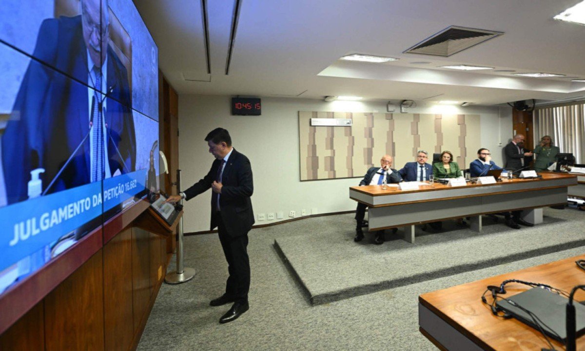 A ‘watch party dos senadores para acompanhar a sessão do fim do mundo no STF - (crédito: Foto: Saulo Cruz/Agência Senado)
