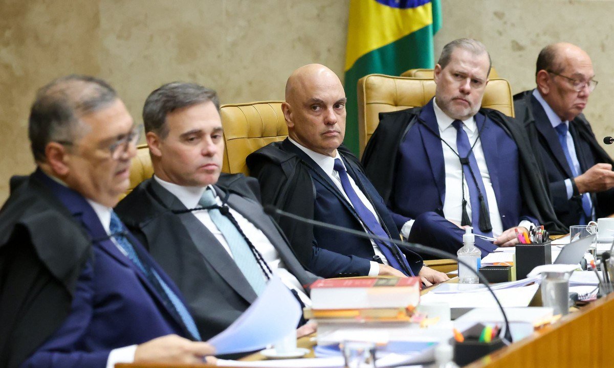 Lado a lado, André Mendonça e Alexandre de Moraes são protagonistas da crise do STF - (crédito: Gustavo Moreno/STF)