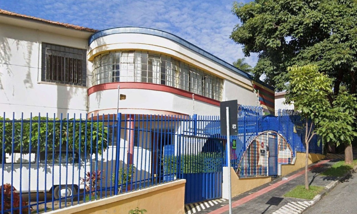 No documento enviado à família, a instituição católica de ensino alega que a expulsão decorre de uma violação do regimento interno - (crédito: Google Street View / Reprodução)