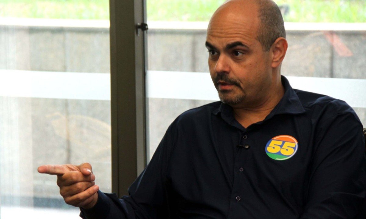 Simões propõe ampliar o ensino profissionalizante e investir em infraestrutura, tecnologia, alimentação e espaços destinados à prática esportiva - (crédito: Jair Amaral/EM/D.A Press)