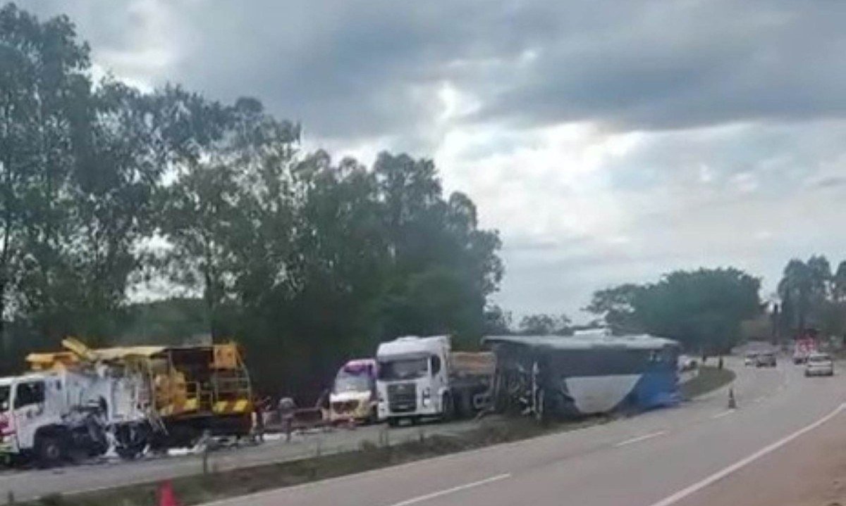 Acidente ocorreu no km 543,1 da Rodovia Fernão Dias (BR-381), em Itatiaiuçu (MG), no sentido São Paulo - (crédito: Reprodução)