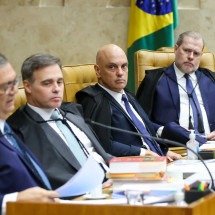 Ao que parece, a tentativa de golpe continua