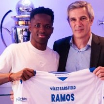 Kiki Ramos, joia negra da Argentina, assina primeiro contrato profissional e de patrocínio